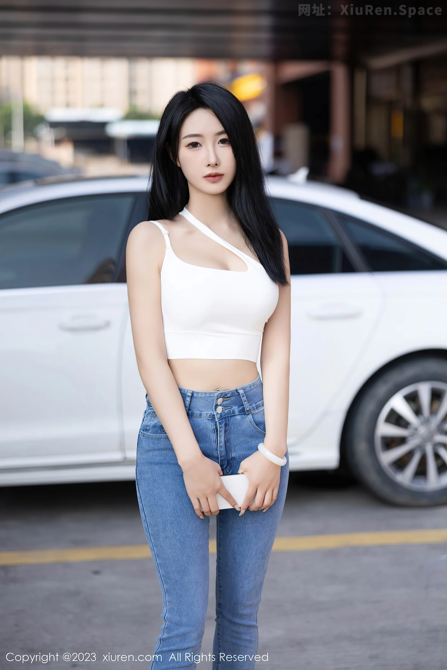 图片[2]-[XiuRen秀人网]VOL.7781 女神苏苏阿性感白色上衣配简约牛仔裤秀曼妙绝美身姿诱惑写真95P-秀人网官方网站